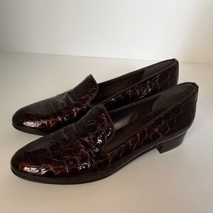 Stuart Weitzman Glossy Patent Dark Burgundy Brown Loafers women’s 8 crocodile LN